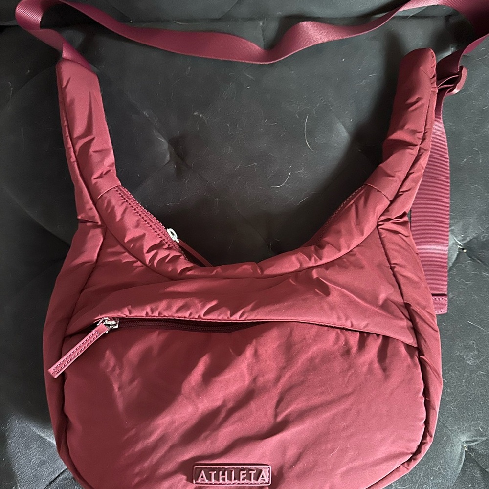 Athleta All About Small Crossbody Hobo Bag in Redwood - Picture 4 of 10
